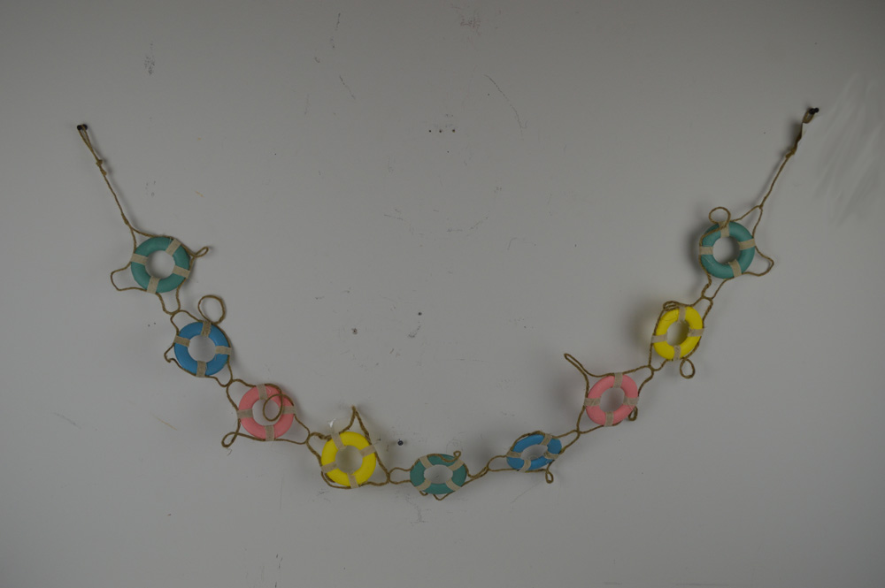 OW150-beach-life-ring-garland Beach life life ring garland - Image 1